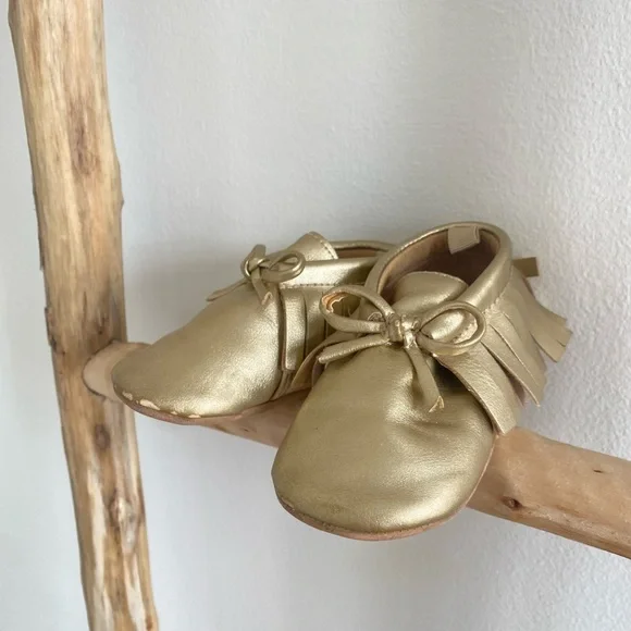 Infant Baby crib crawler gold moccasins sz 12 months - Picture 5 of 5